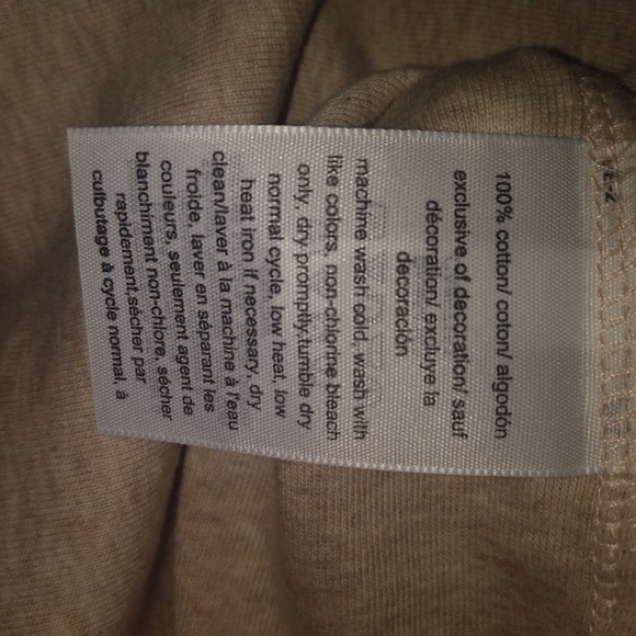 NWT🚩 Tommy Hilfiger Classic V Neck T-shirt Women's Size S - Picture 3 of 3